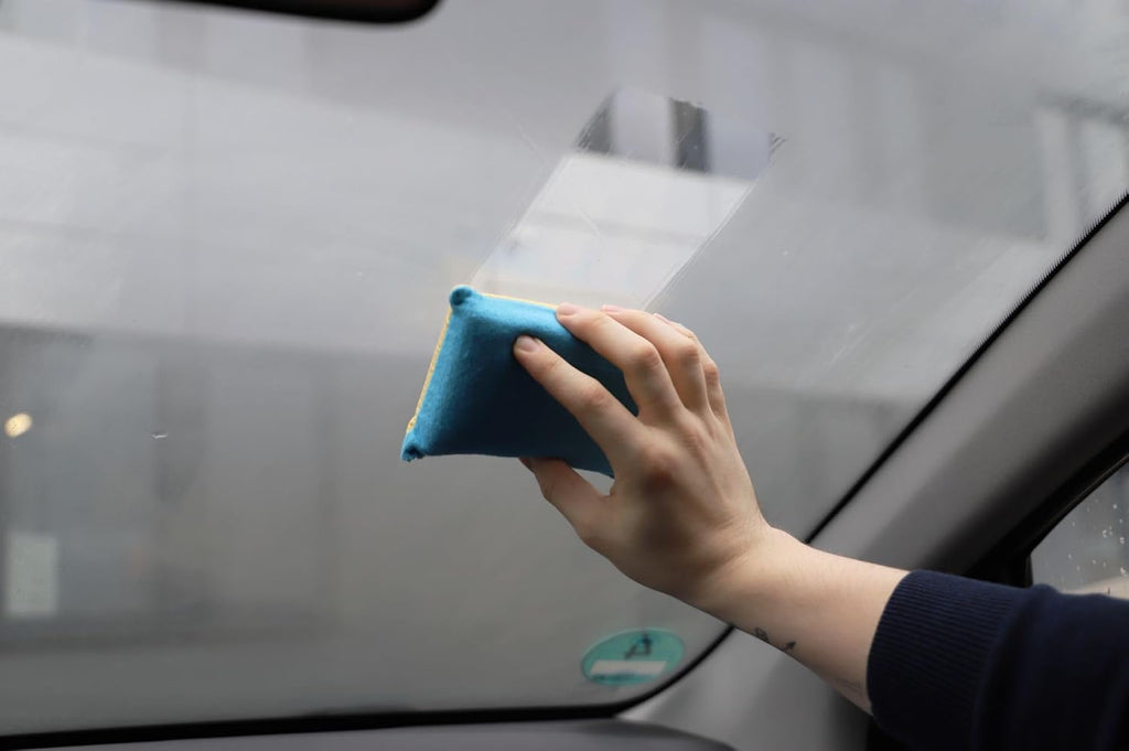 Nigrin 73803 Anti-Fog Sponge for Car Interior Windows Eliminates Condensation Fogging Prevents Fogging 12 x 8 x 4 cm Yellow Blue