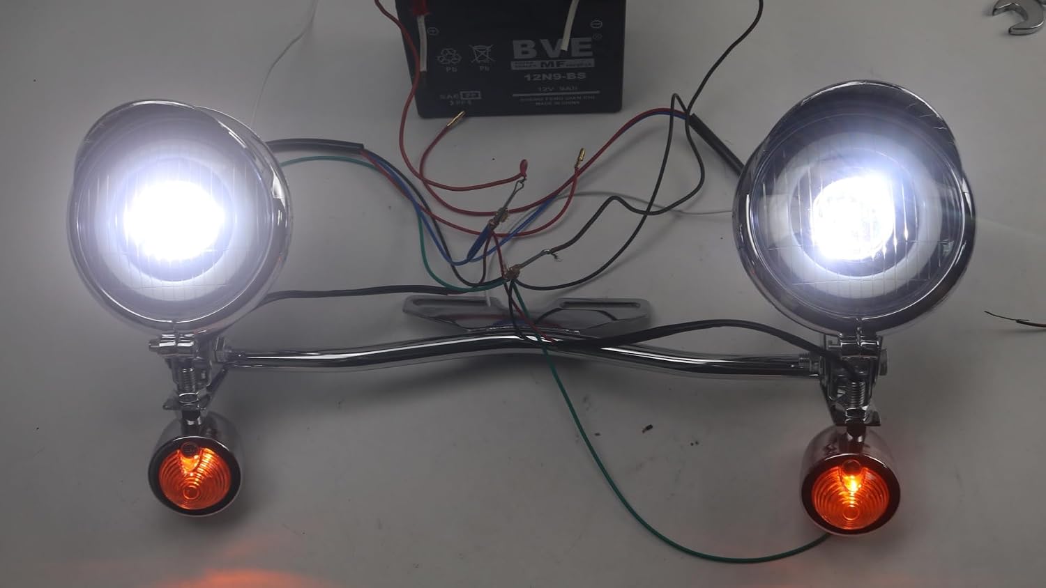 Motorcycle Headlight Spot Fog Light Auxiliary Lamp With Turn Signal Light Bar Mount for Harley Honda Touring Bobber Chopper Custom