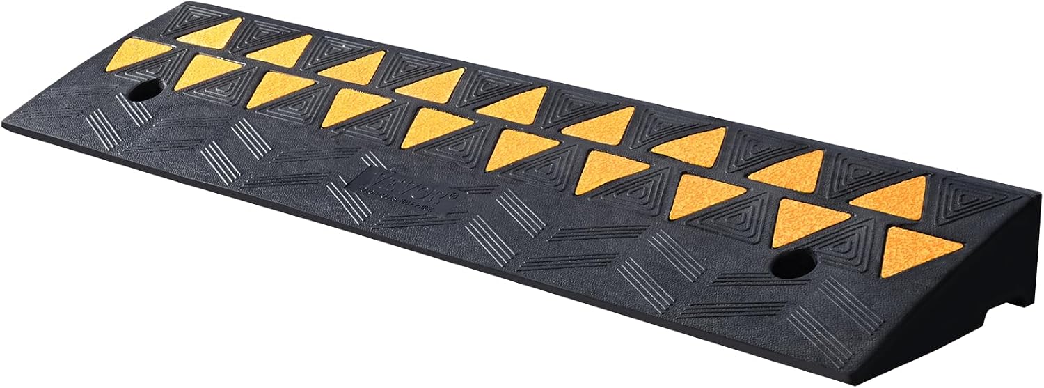 VEVOR Rubber Curb Ramp 3.5" Rise Height Sidewalk Curb Ramp, 10" Width 39.4" Length Driveway Ramp for Curb, 15T Heavy Duty Rubber for Forklifts, Trucks, Buses, Cars, Wheelchairs, Bikes