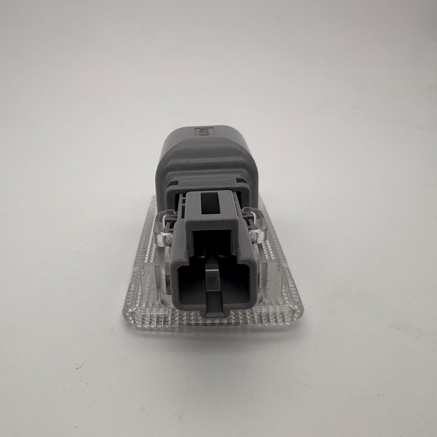 81330-58010 81330-0e010 Luggage Compartment Lamp Assy For:scion xb,prius,prius(plug-in hbd),prius v,ct200h,scion tc,venza,rx450h/350(jpp),highlander(nap),nx series,sienna,rav4(jpp),rav4,land cruiser