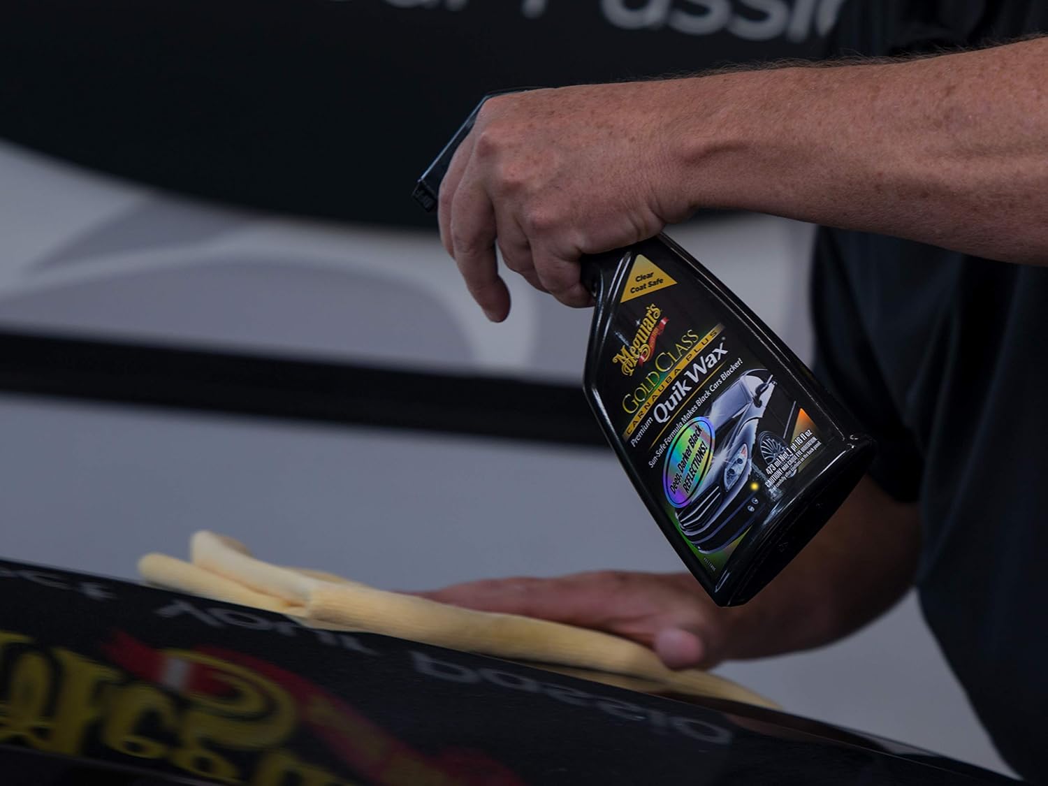 Meguiar's G7716 Gold Class Carnauba Quik Wax, Special Blend for Richness and Shine, Clear Coat Safe Meguiar's Quik Wax, Spray that Leaves Lasting Results without Residue, 16 Oz Containe