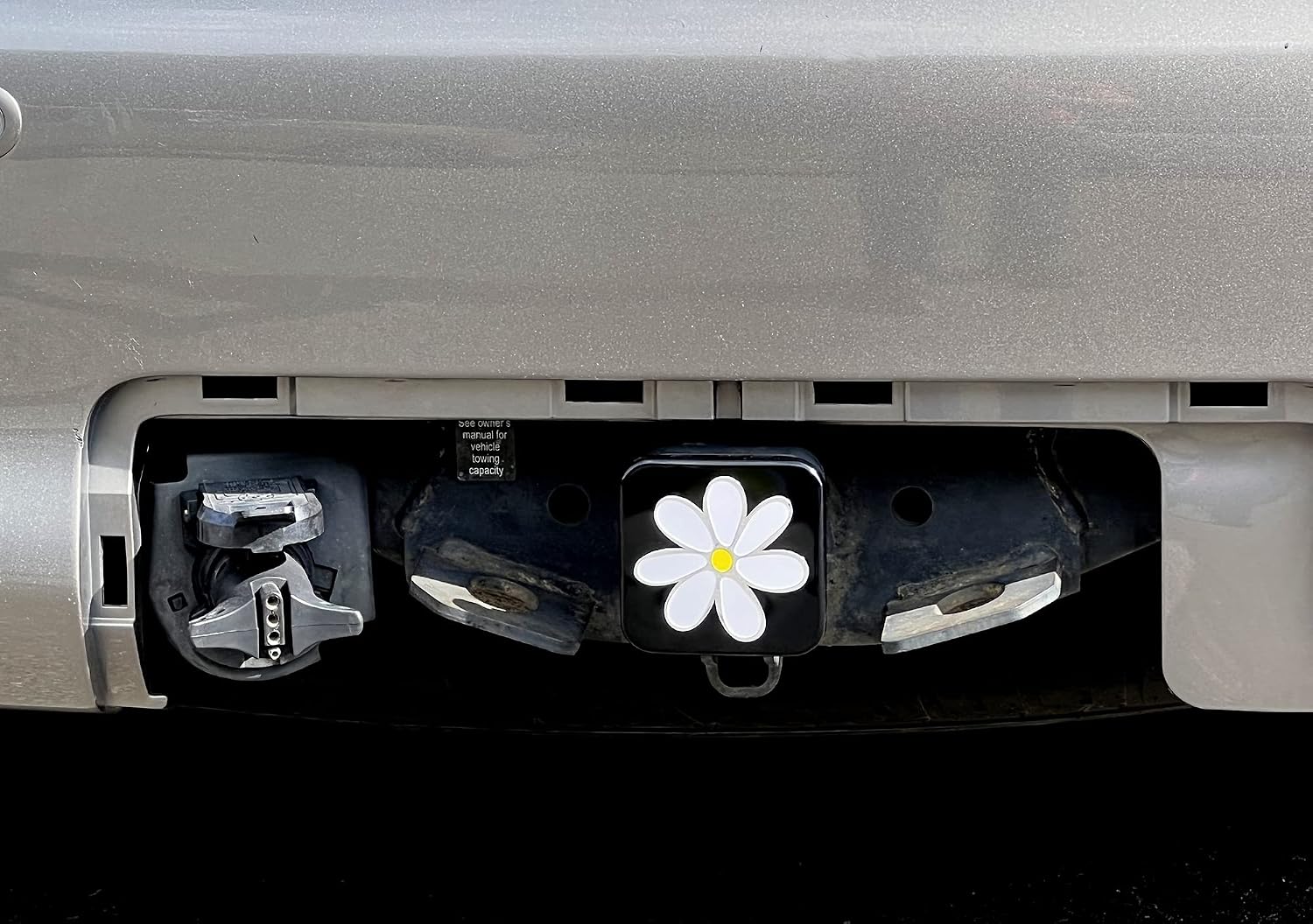 Trailer Hitch Cover Plug Insert (Fits 2" Receivers, White Chamomile Flower)