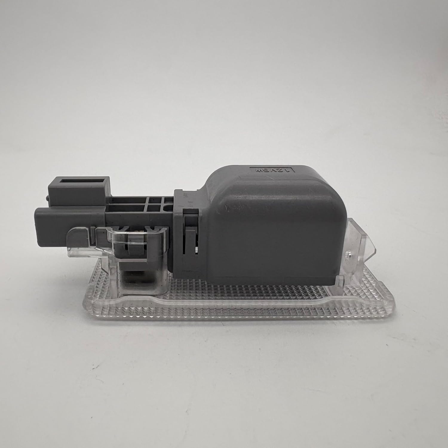 81330-58010 81330-0e010 Luggage Compartment Lamp Assy For:scion xb,prius,prius(plug-in hbd),prius v,ct200h,scion tc,venza,rx450h/350(jpp),highlander(nap),nx series,sienna,rav4(jpp),rav4,land cruiser