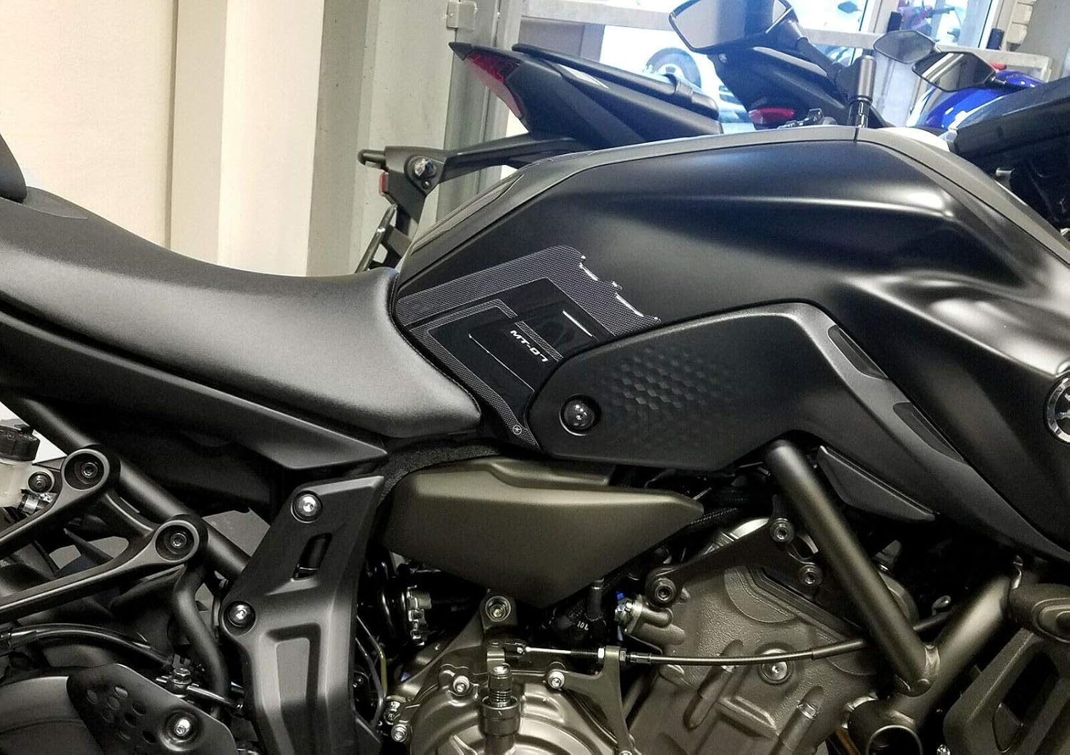 labelbike - 3D Stickers Motorcycle Fuel Tank Sides Protection and Decoration in Resin Compatible with Yamaha MT-07 from 2021-2024
