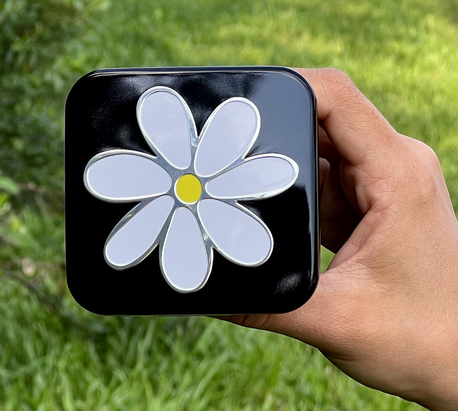 Trailer Hitch Cover Plug Insert (Fits 2" Receivers, White Chamomile Flower)