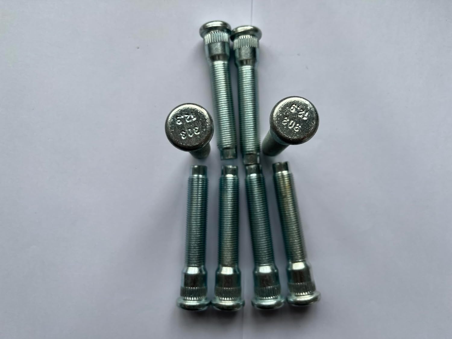 8pcs 9/16-18 Rear Serrated Wheel Lug Stud Bolts 610-303 3.28 in. UHL Replacement for 1985-2004 Ford F-250, 85-97 F-350, 87-04 E-350 Econoline, 00-04 E-450