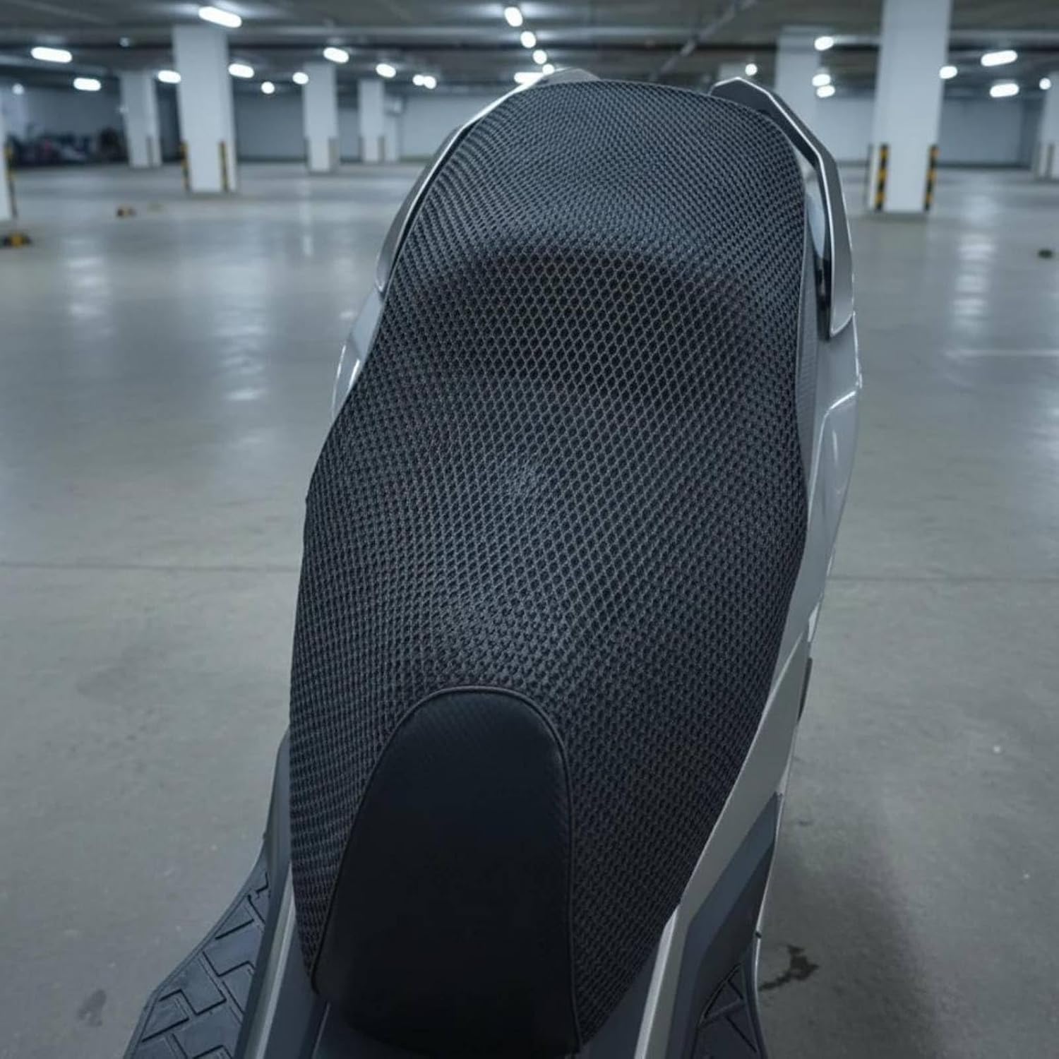 Motorcycle Seat Cover Breathable Mesh 3D Honeycomb Structure Universal Fit Cooling Saddle Protector Comfortable Installation Suitable for Daily Riding Outdoor Use