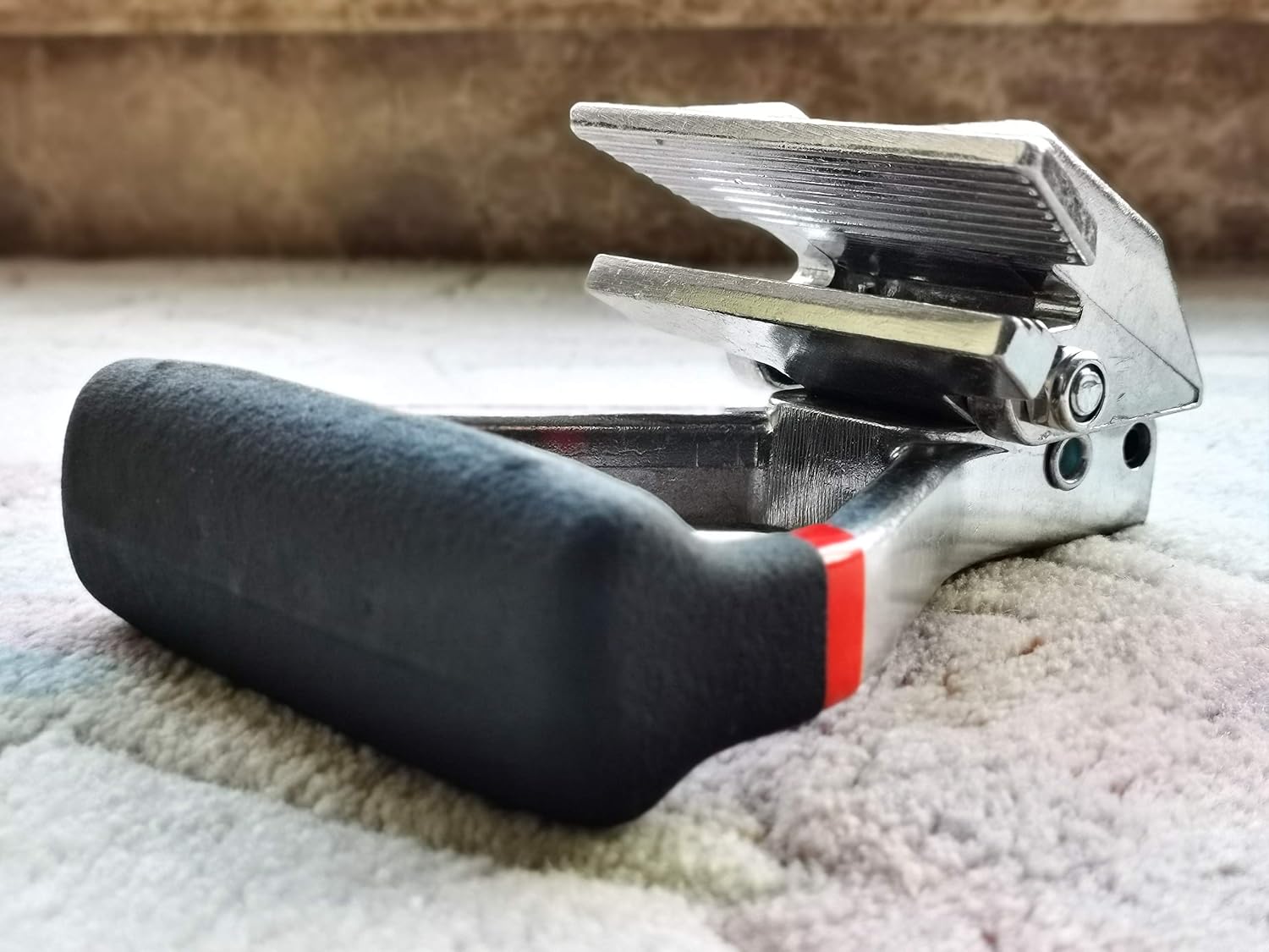 CUTTEREX Carpet Puller Carpet Pulling Claw Carpet Clamp for Pulling Carpet During Installation or Removal