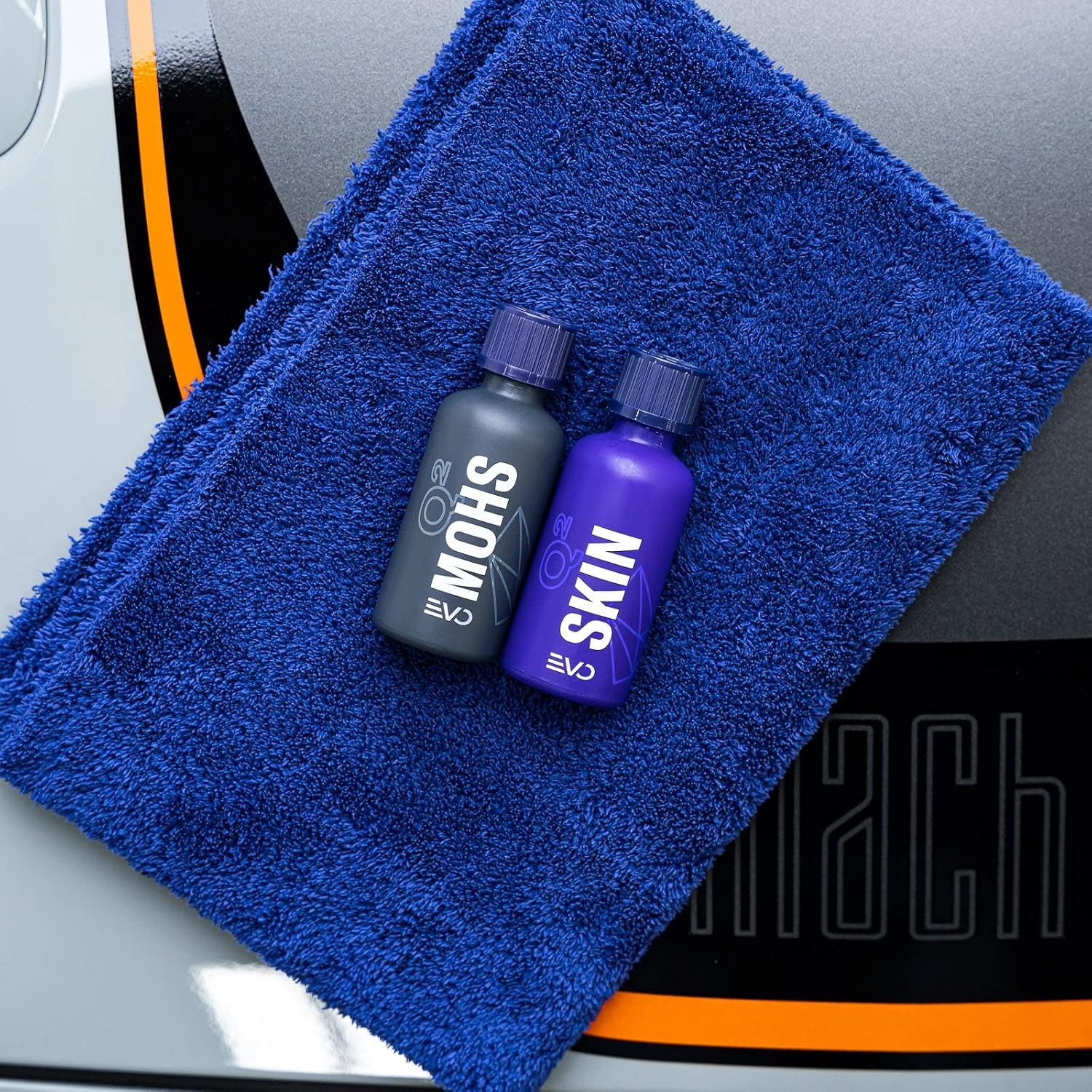 GYEON Syncro EVO Ceramic Coating System Light Box Most Durable Longest Lasting Protection Hydrophobic 9H Gloss Chemical Resistance Ultra Tough Shield Auto Surface Finish Five‑Year Coating