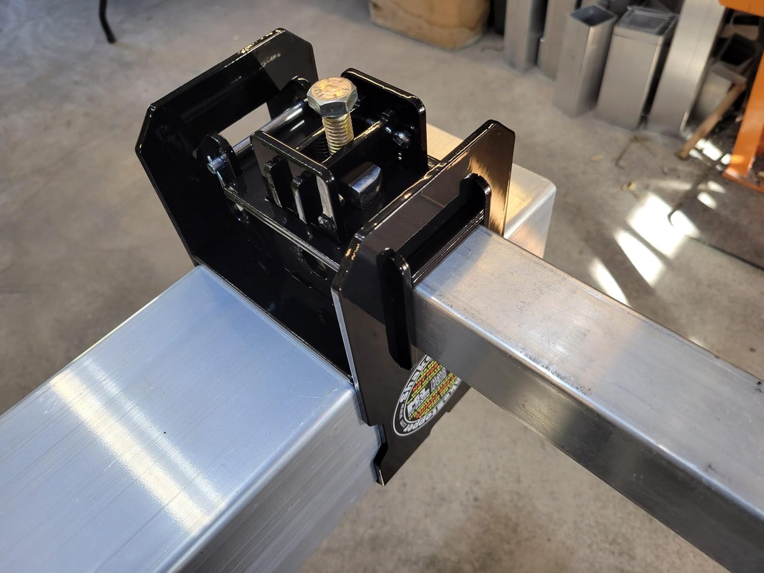 ShakeStopper Extreme Duty 2-Inch Clamping Hitch for Heavy-HAUL’R™ 5.3-Inch MBK Bumper