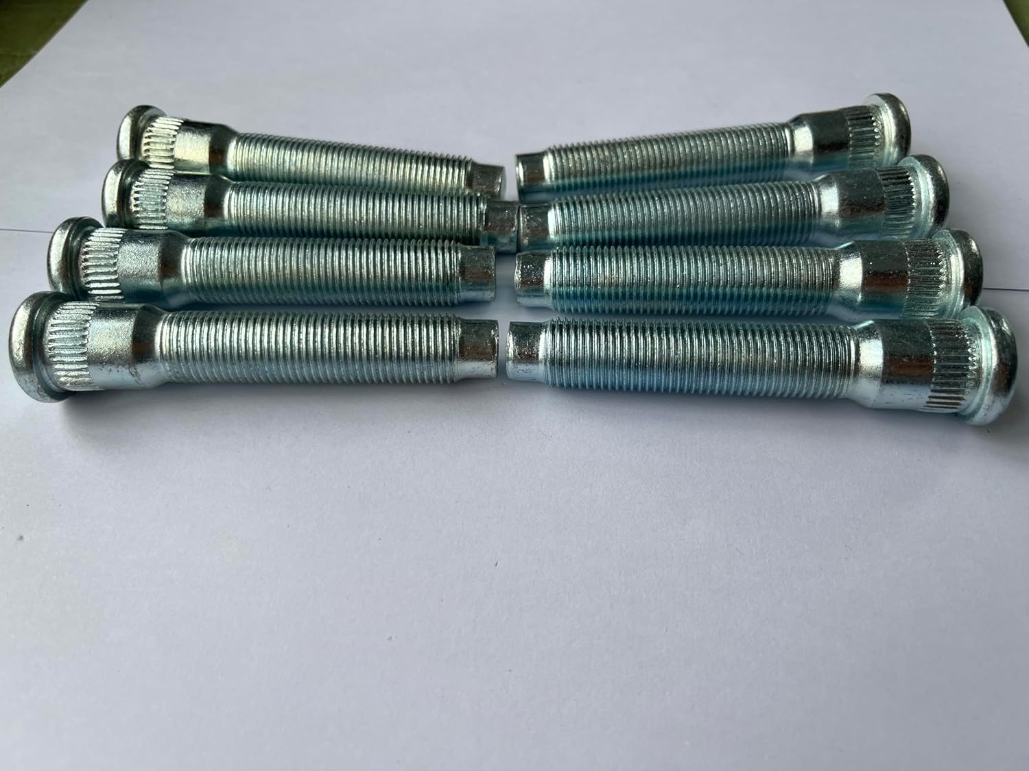 8pcs 9/16-18 Rear Serrated Wheel Lug Stud Bolts 610-303 3.28 in. UHL Replacement for 1985-2004 Ford F-250, 85-97 F-350, 87-04 E-350 Econoline, 00-04 E-450