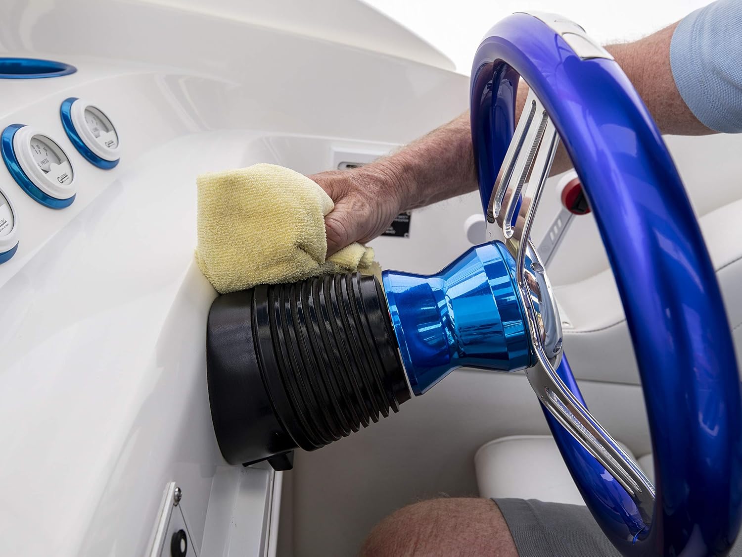 Meguiar's M5716 Marine/RV Vinyl & Rubber Cleaner & Protectant, Boat Vinyl Cleaner & Protectant, Revitalize Plastic and Rubber with an Easy-to-Use Non-Greasy Formula, 16 Oz Spray Bottle