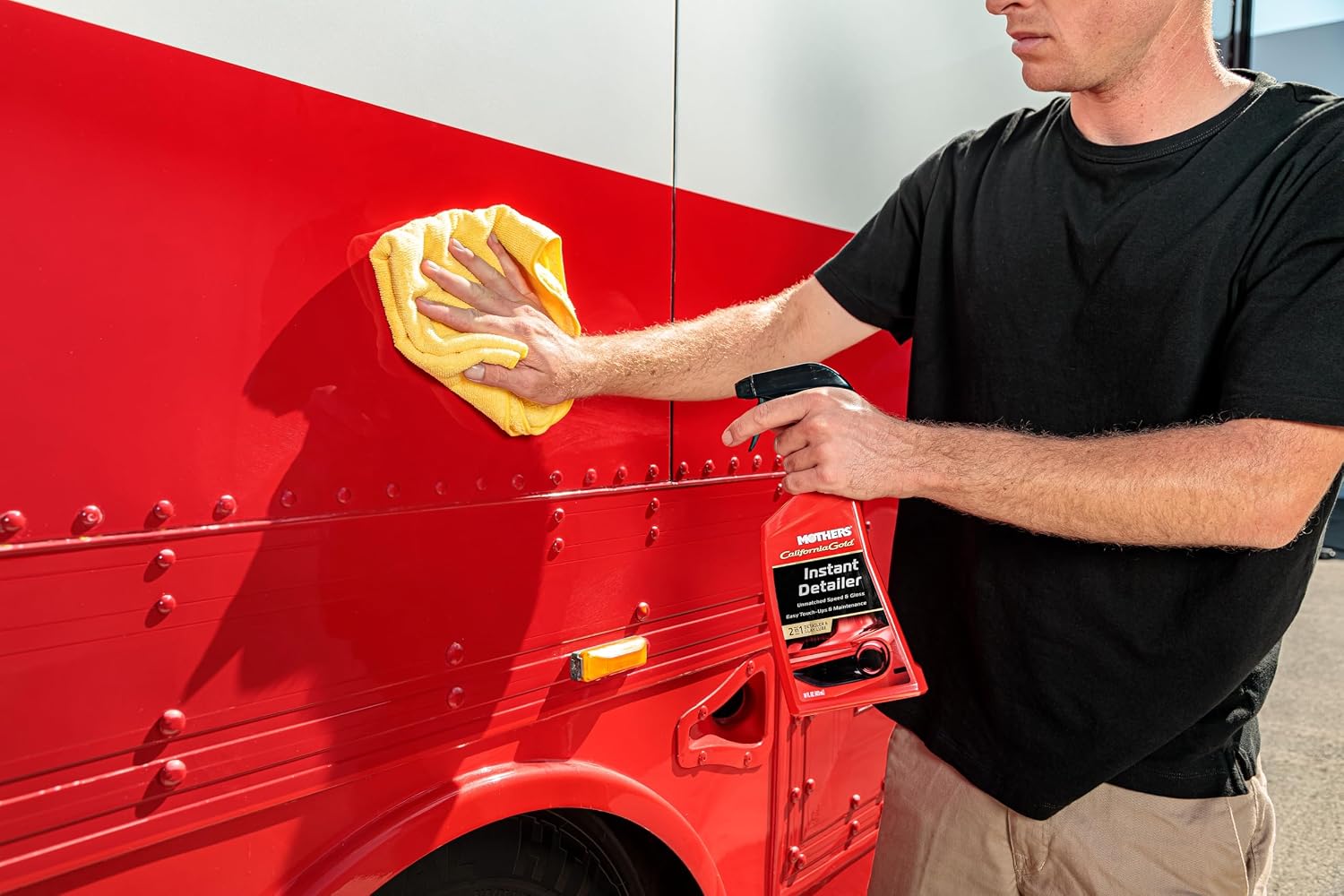 Mothers California Gold Instant Detailer, 16 oz. (08216) | Removes Smudges, Dust & Fingerprints, Boosts Gloss & Slickness, Lubrication for Clay Bars, Quick Touch-ups & Maintenance