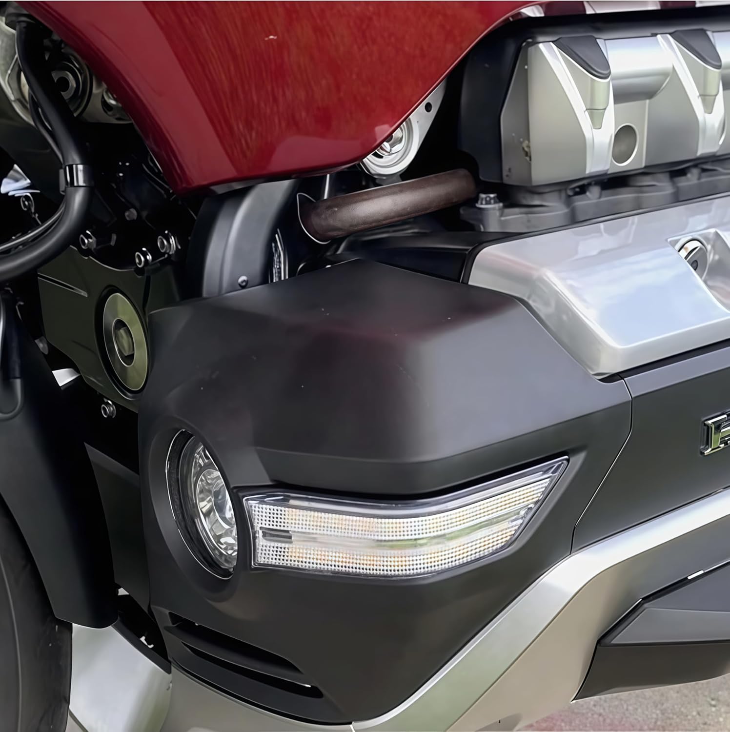 LED Fog Light Side Auxiliary Decorative Cowl Lights Ultra-Bright Seamless Sequential Turn Signal Lamps For Honda Goldwing 1800 GL1800 2018-2025 Motorcycle Accessories(Smoke Grey Lens)