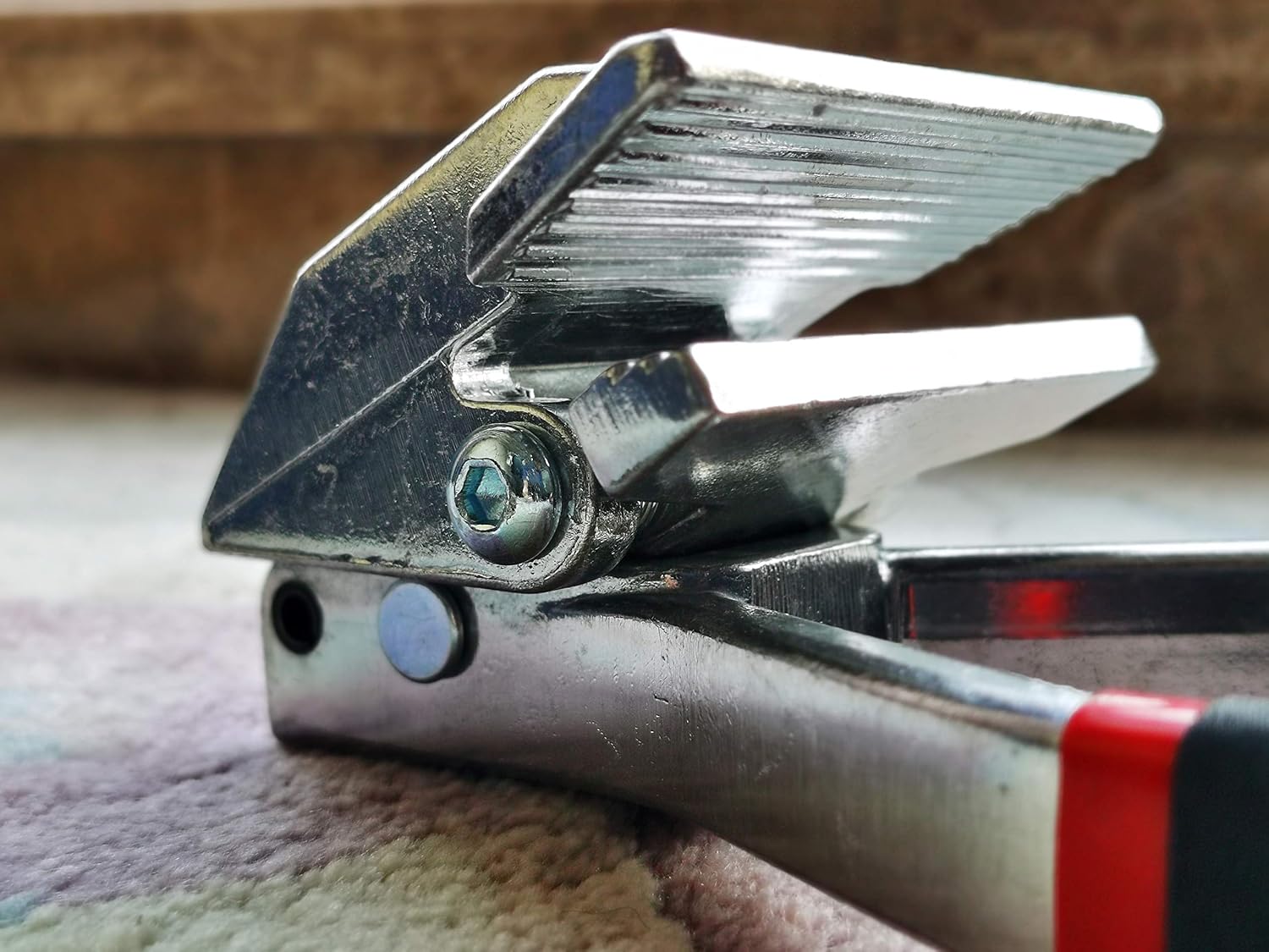 CUTTEREX Carpet Puller Carpet Pulling Claw Carpet Clamp for Pulling Carpet During Installation or Removal