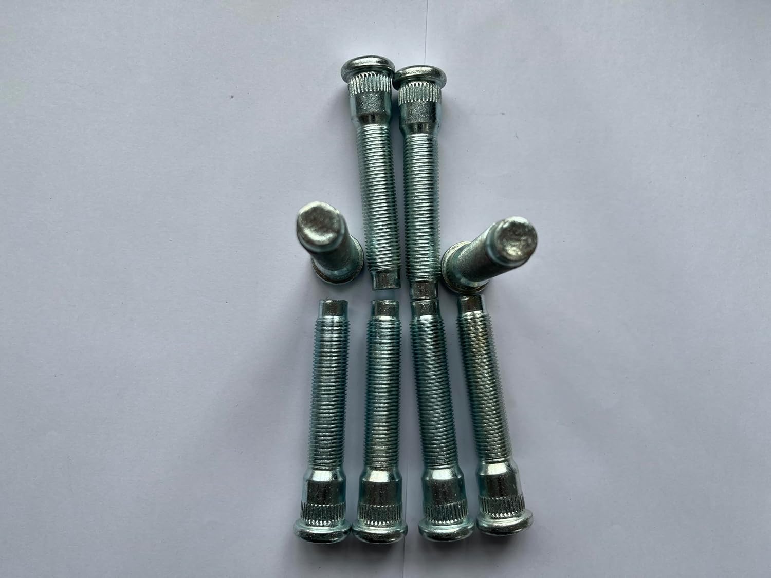 8pcs 9/16-18 Rear Serrated Wheel Lug Stud Bolts 610-303 3.28 in. UHL Replacement for 1985-2004 Ford F-250, 85-97 F-350, 87-04 E-350 Econoline, 00-04 E-450