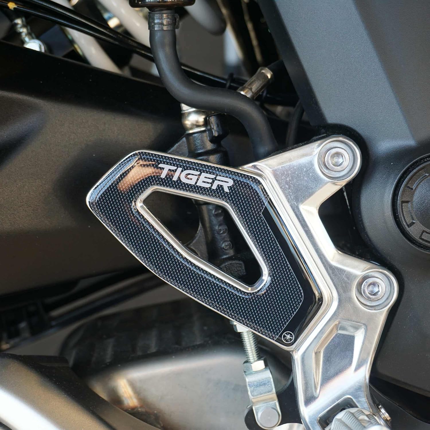 labelbike - 3D Stickers Motorcycle Door Sill Decoration and Protection in Resin Compatible with Triumph Tiger 660 Sport - Color Carbon