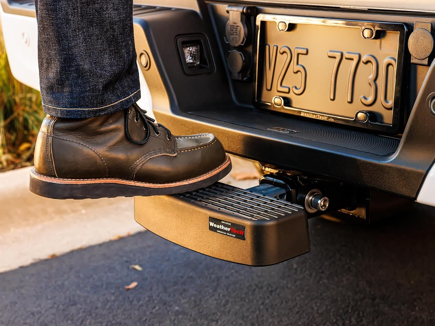 WeatherTech BumpStep USA with Stainless Steel Hitch Pin 8ABS2WHP6