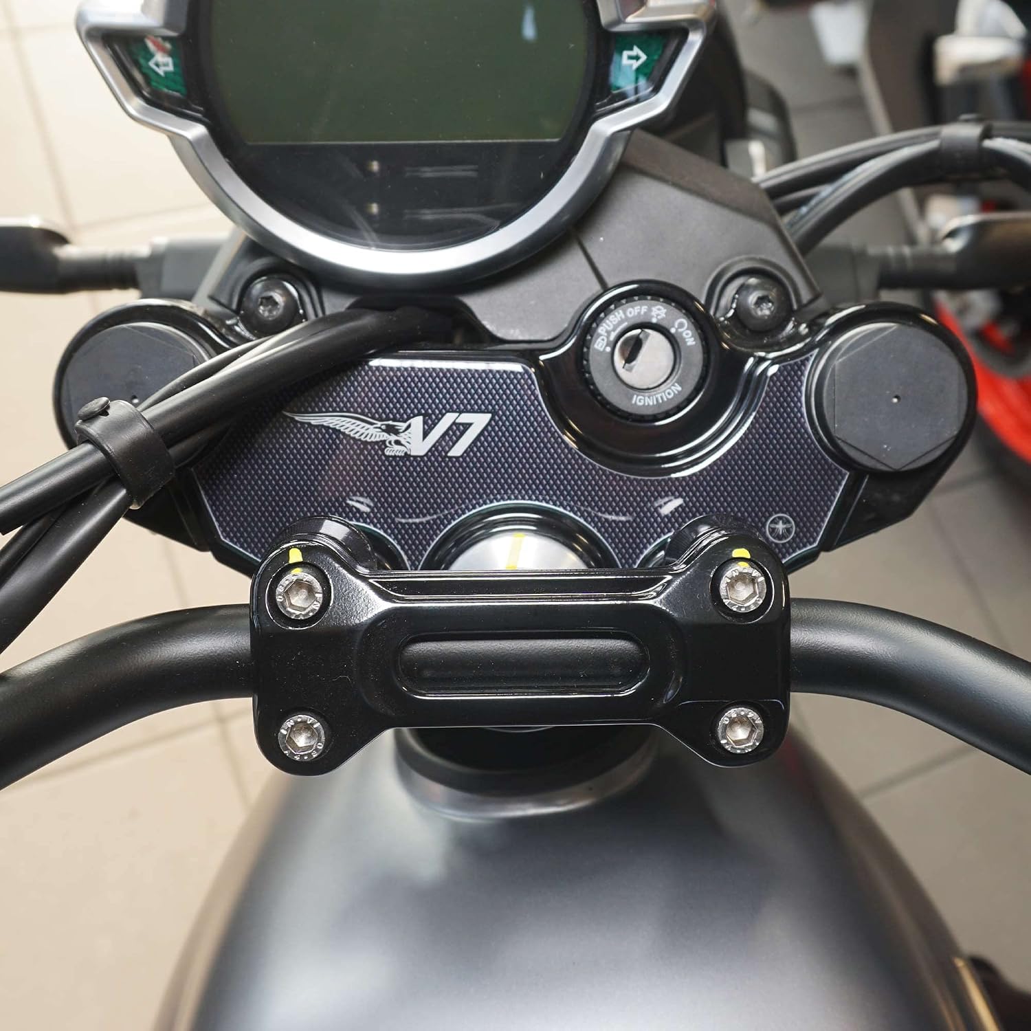 labelbike - 3D Sticker Motorcycle Steering Fork Plate Protection and Decoration in Resin Compatible with Moto Guzzi V7 Stone and Special