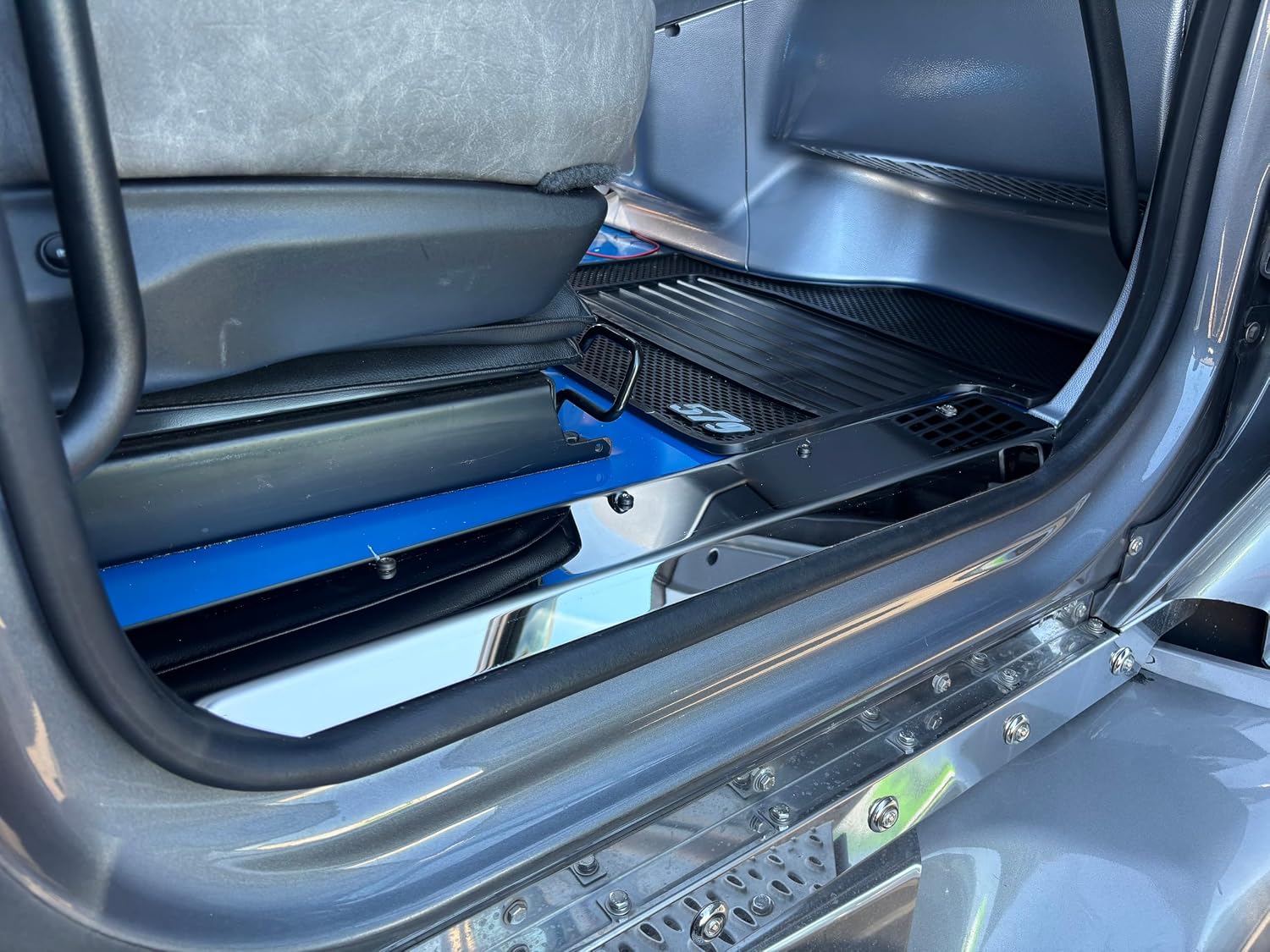 Peterbilt 589-579 floor trim stainless steel