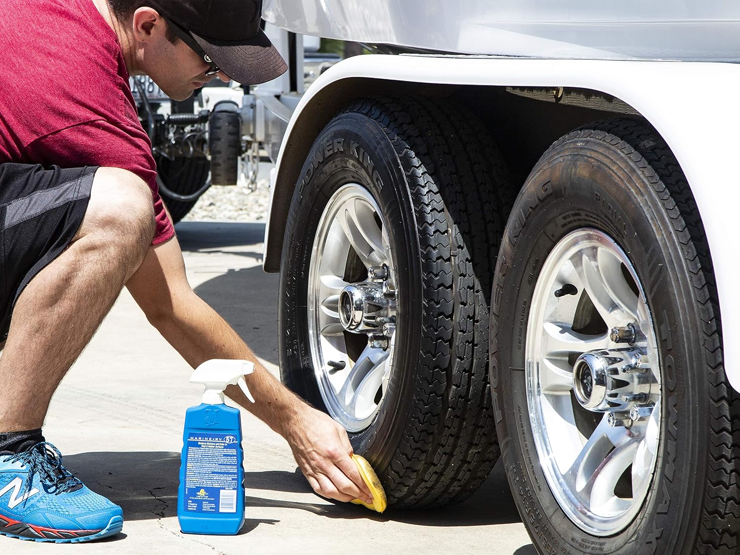 Meguiar's M5716 Marine/RV Vinyl & Rubber Cleaner & Protectant, Boat Vinyl Cleaner & Protectant, Revitalize Plastic and Rubber with an Easy-to-Use Non-Greasy Formula, 16 Oz Spray Bottle